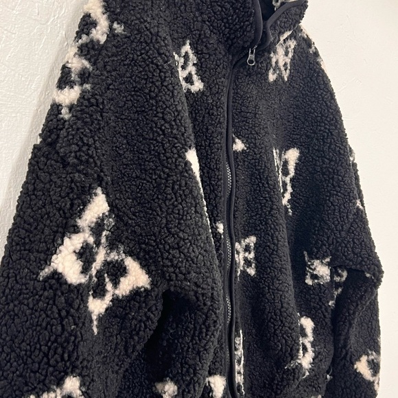 WILD Fable Women’s Fuzzy Sherpa Jacket - Picture 5 of 11